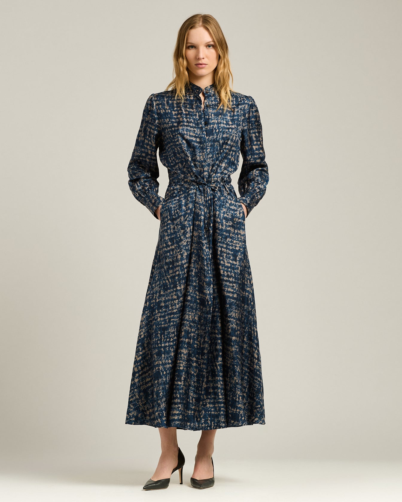 Kiton Midi Hemdkleid Seide hellblau gemustert
