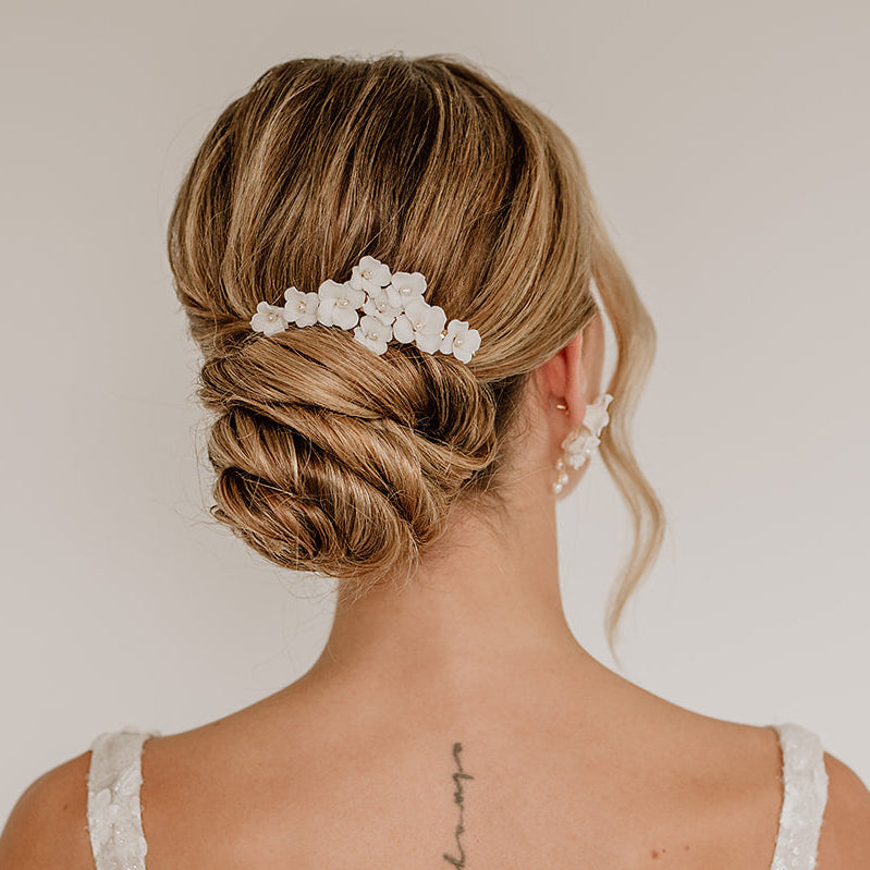 Perlenbräute Coco Haarclip Haarschmuck weiße Blüten Perlen