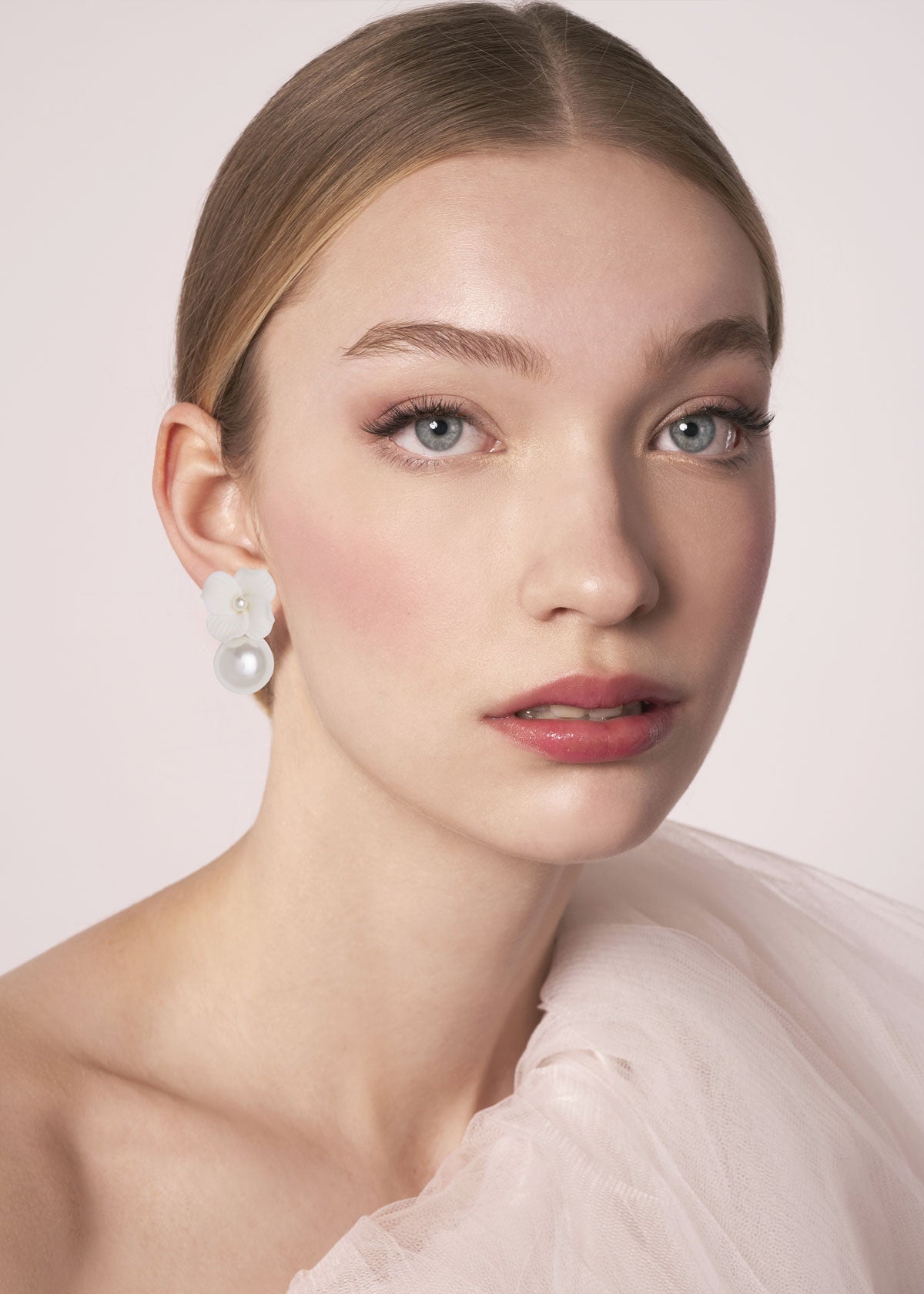 Elizabeth Bower Weiss Pearl Duet Ohrstecker Gold Perle