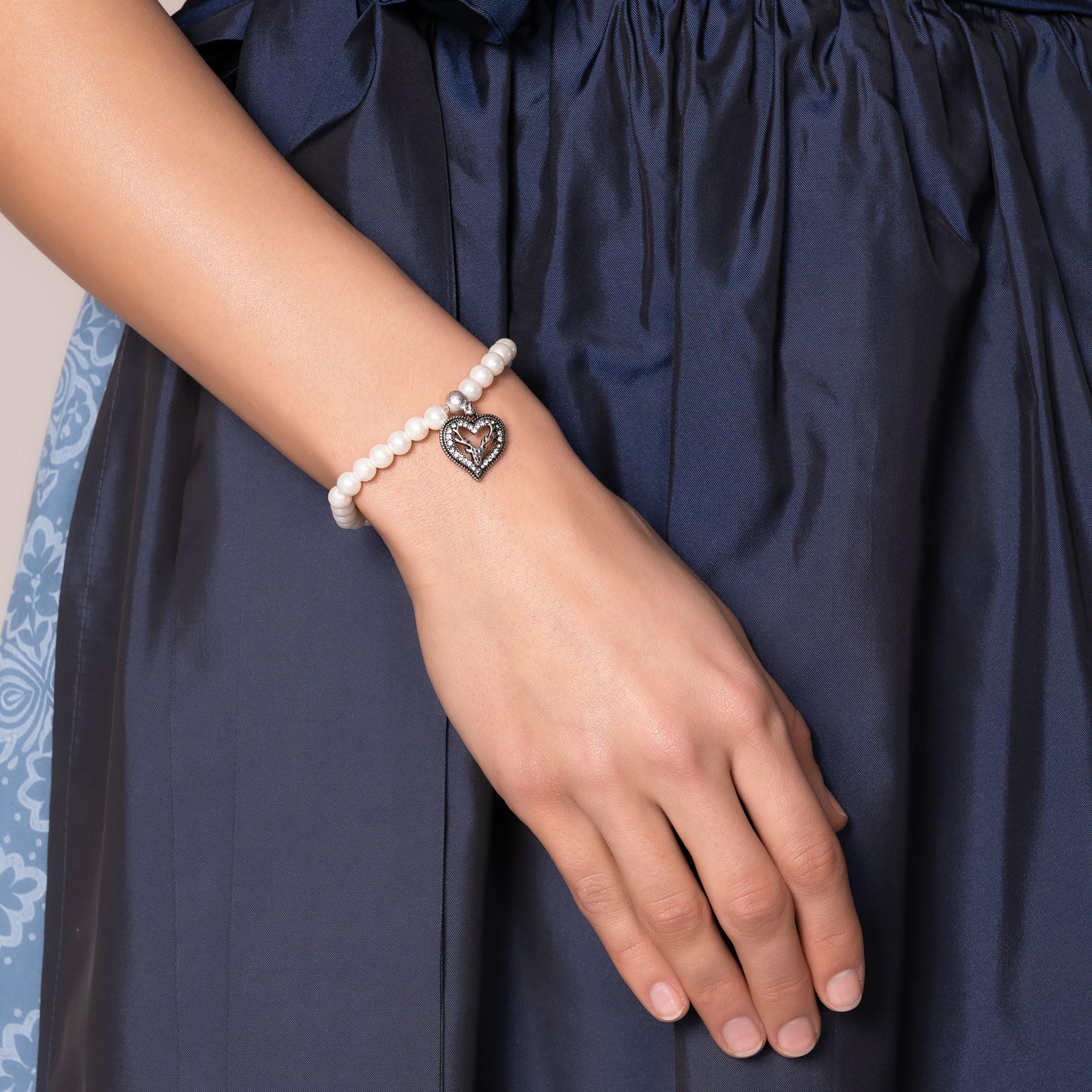 Alpenflüstern DAHEIM DAB064 Perlenarmband Strassherz creme-weiß