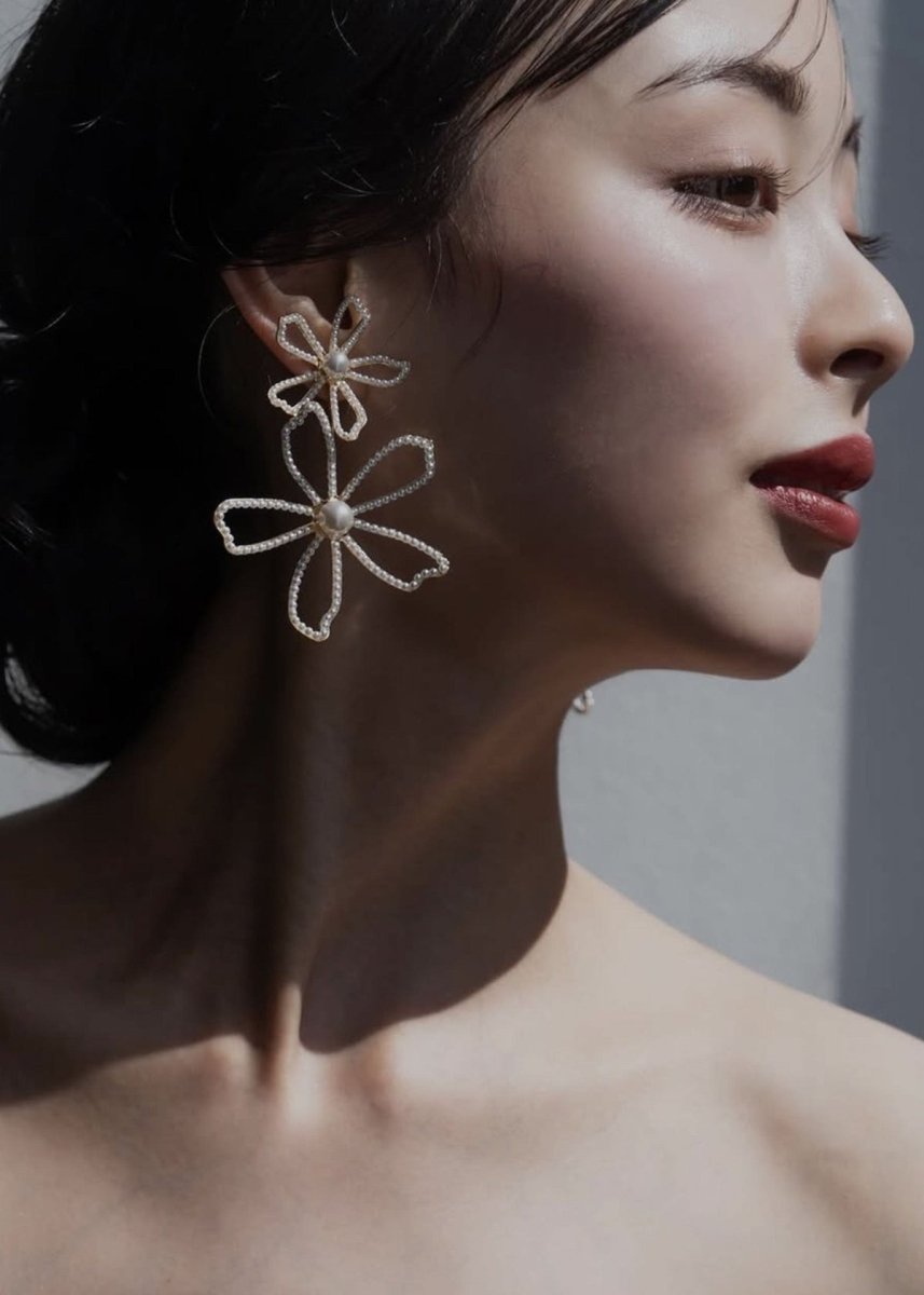 Elizabeth Bower Daisy Dublet Ohrringe Blumen Perlen Gold