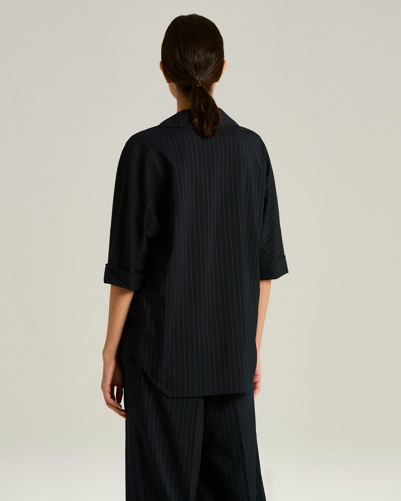 Kiton Wollhemd Schwarz Gestreift Gr. 40 leicht