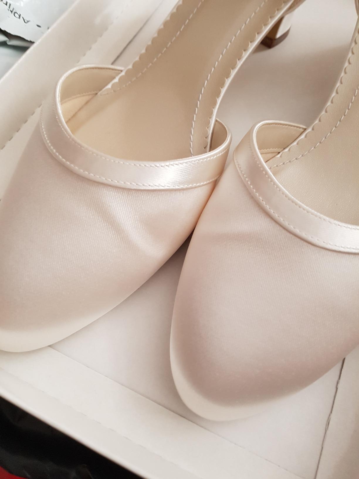 Rainbow Club Anika Pumps Brautschuhe Ivory Satin 5 cm