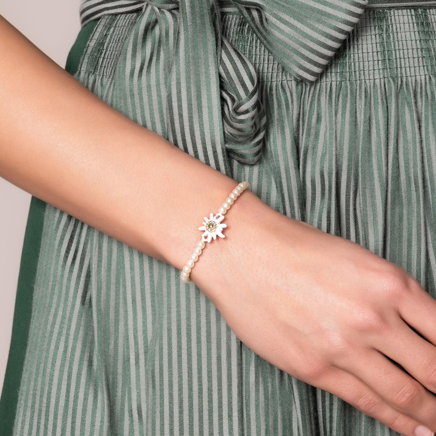 Alpenflüstern DAHEIM Greta DAB085 Perlenarmband Edelweiss creme