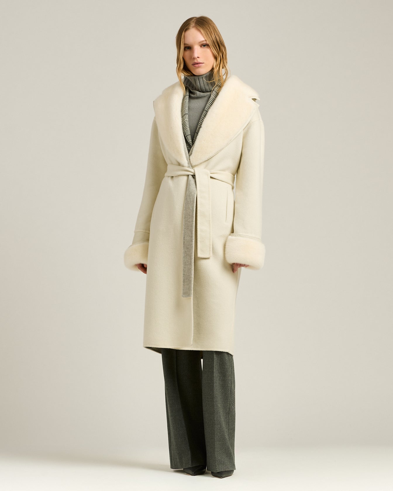 Kiton Kaschmir Mantel Weiß Pelz Gr. 40