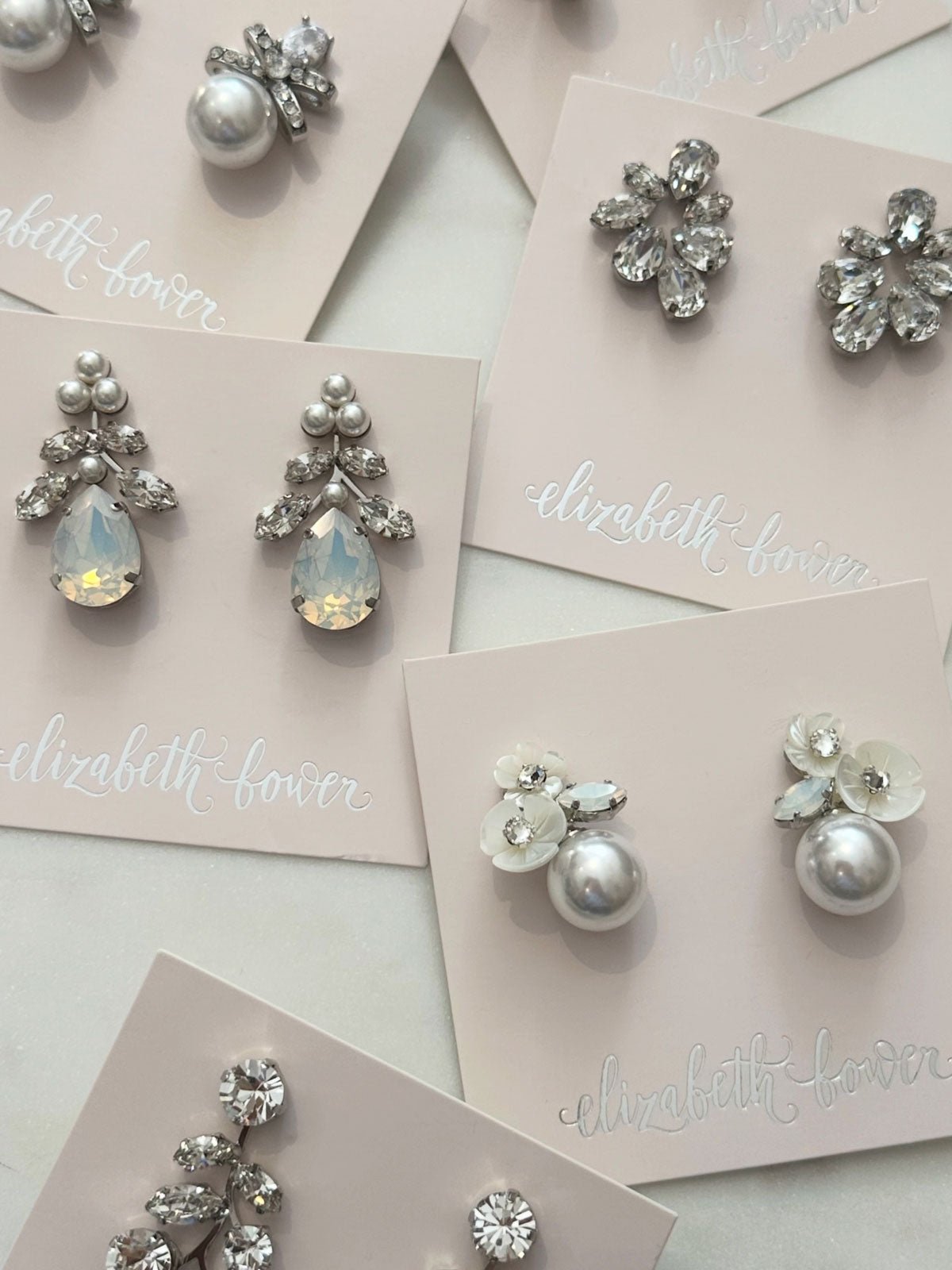 Elizabeth Bower Flora Crystal Drop Ohrringe Rhodium Clear Perle