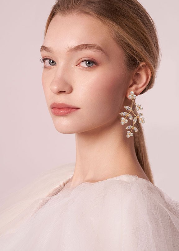 Elizabeth Bower Pearl Triplet Cluster Ohrringe Perlen