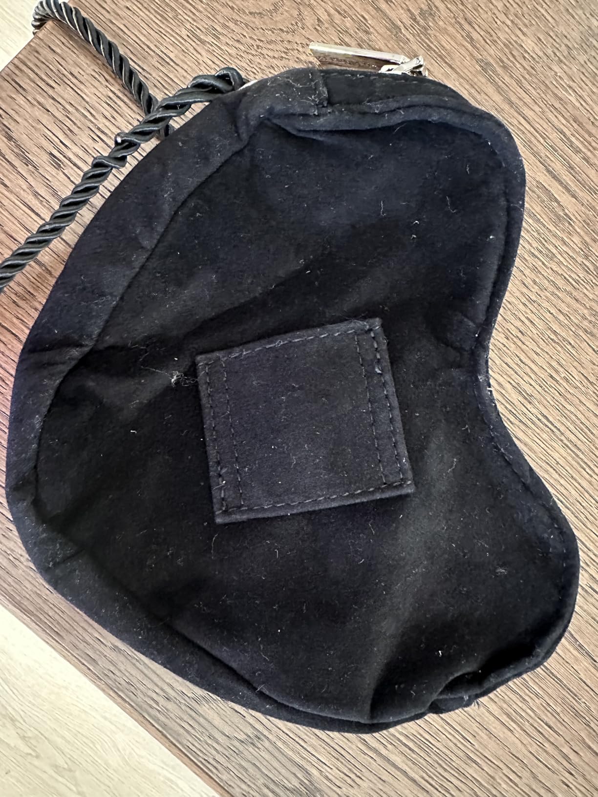 Alpenflüstern DAHEIM DTA037 Herztasche schwarz schlicht 19x17