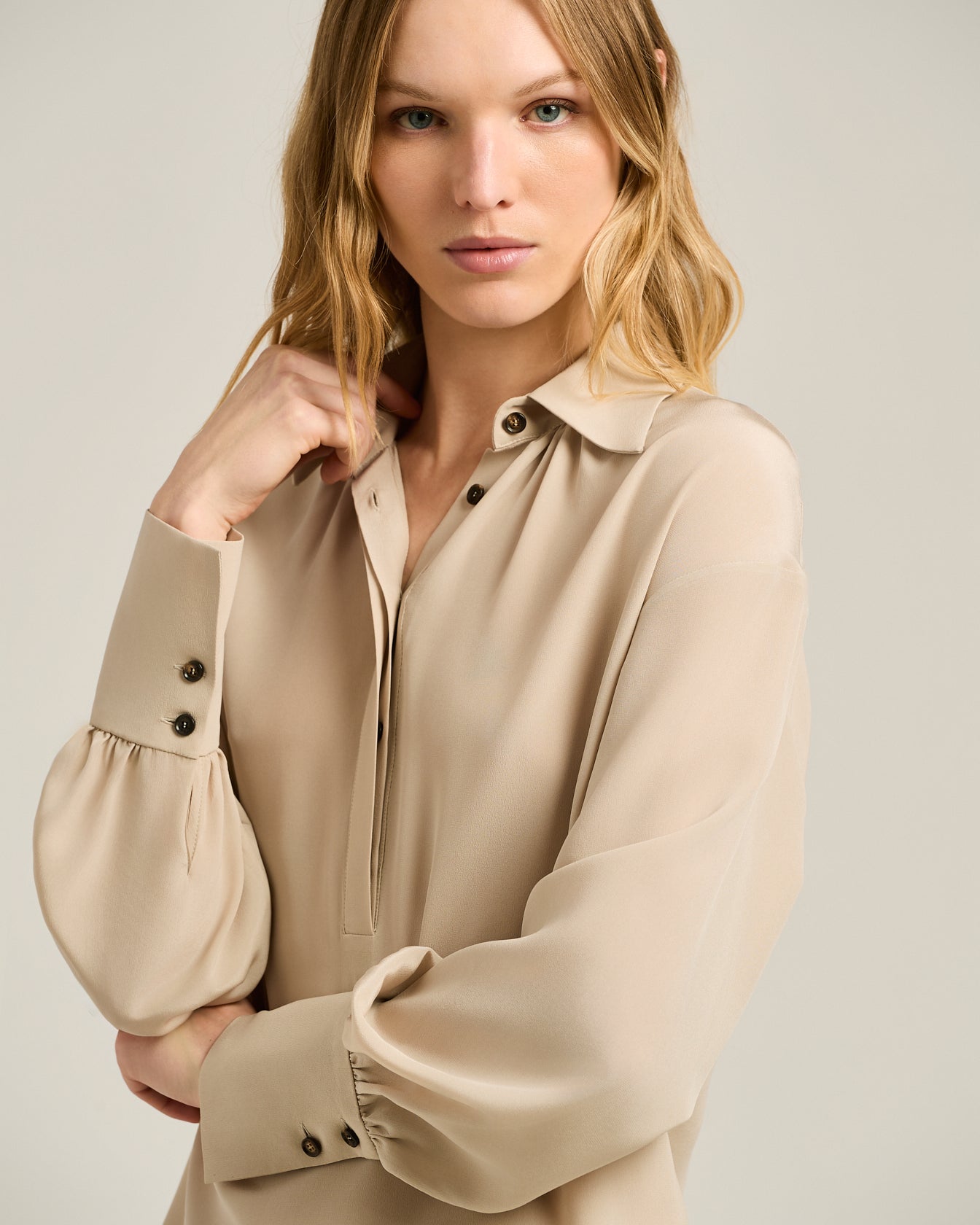 Kiton Elegant Cream Silk Bluse Seide Creme 40