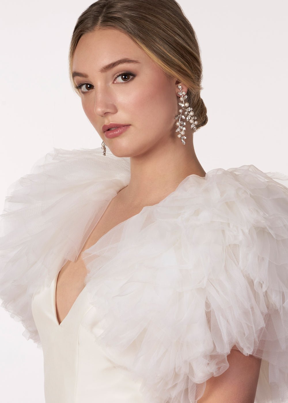 Elizabeth Bower Pearllum Chandelier-Ohrringe Gold Perle