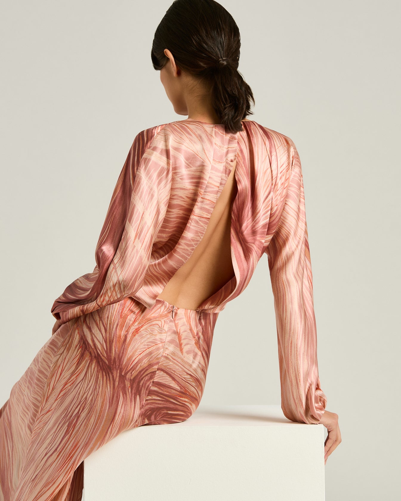 Kiton Dresses rosa Satinkleid Seide Rückenöffnung Gr. 40