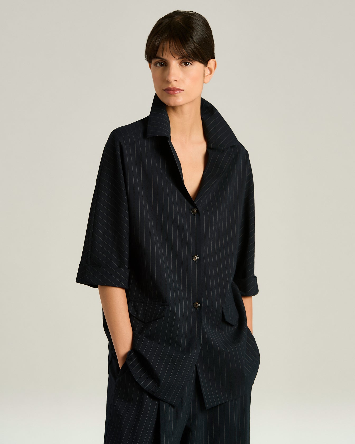 Kiton Wollhemd Schwarz Gestreift Gr. 40 leicht