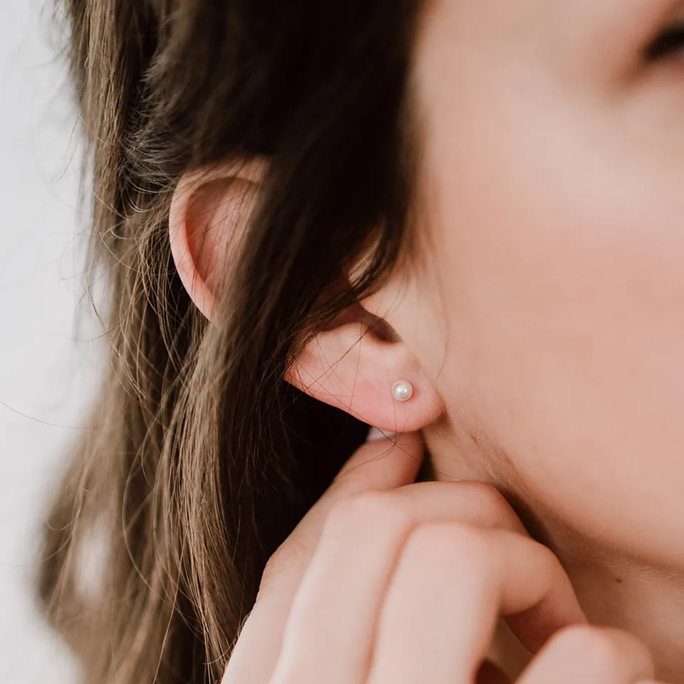 Perlenbräute Perla 4mm Perlenstecker Gold Brautschmuck mini