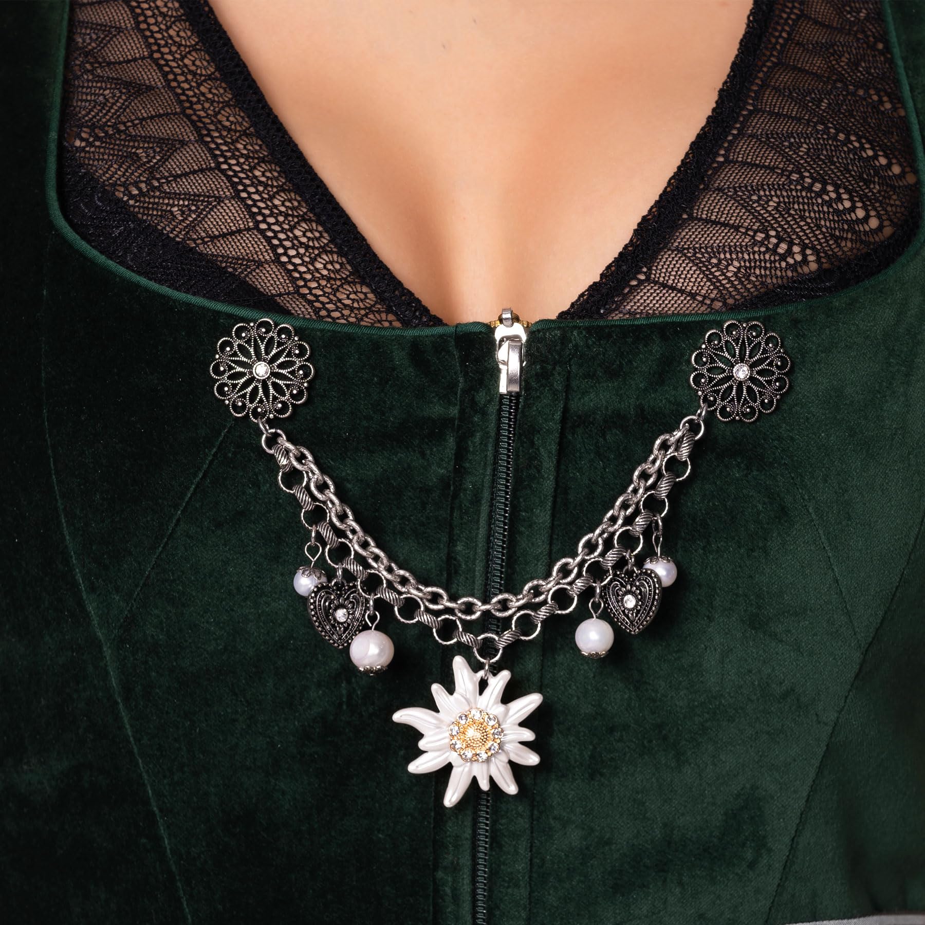 Alpenflüstern DAHEIM Greta Dirndl-Pin-Charivari DCH045