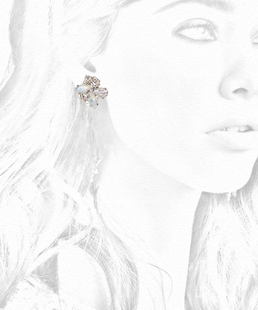 Elizabeth Bower Cluster Ohrstecker Rhodium Opal Kristall