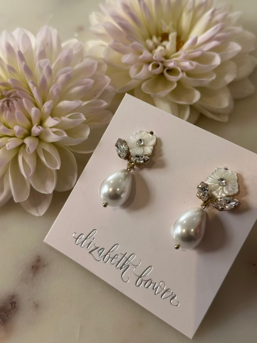 Elizabeth Bower Florum Bud Brautohrringe Rhodium Perlmutt