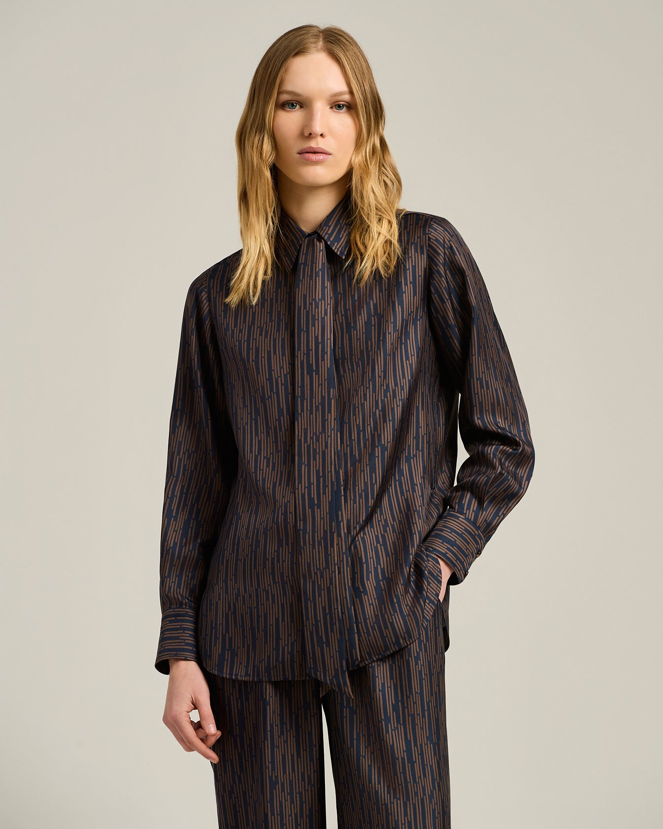 Kiton Seidenbluse Schluppenbluse Blau Braun Print 42
