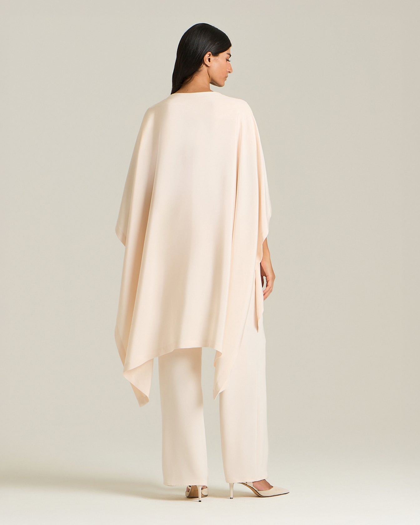 Kiton Silk Cape Cape Seide mit Armschlitzen
