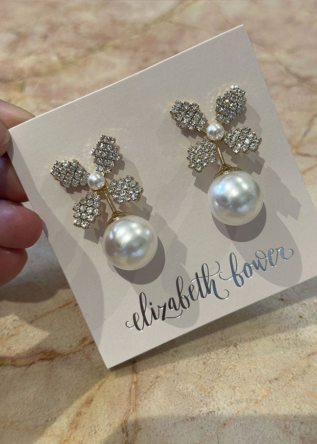 Elizabeth Bower June Duet Ohrringe Gold Perlen-Stecker Kristallblume