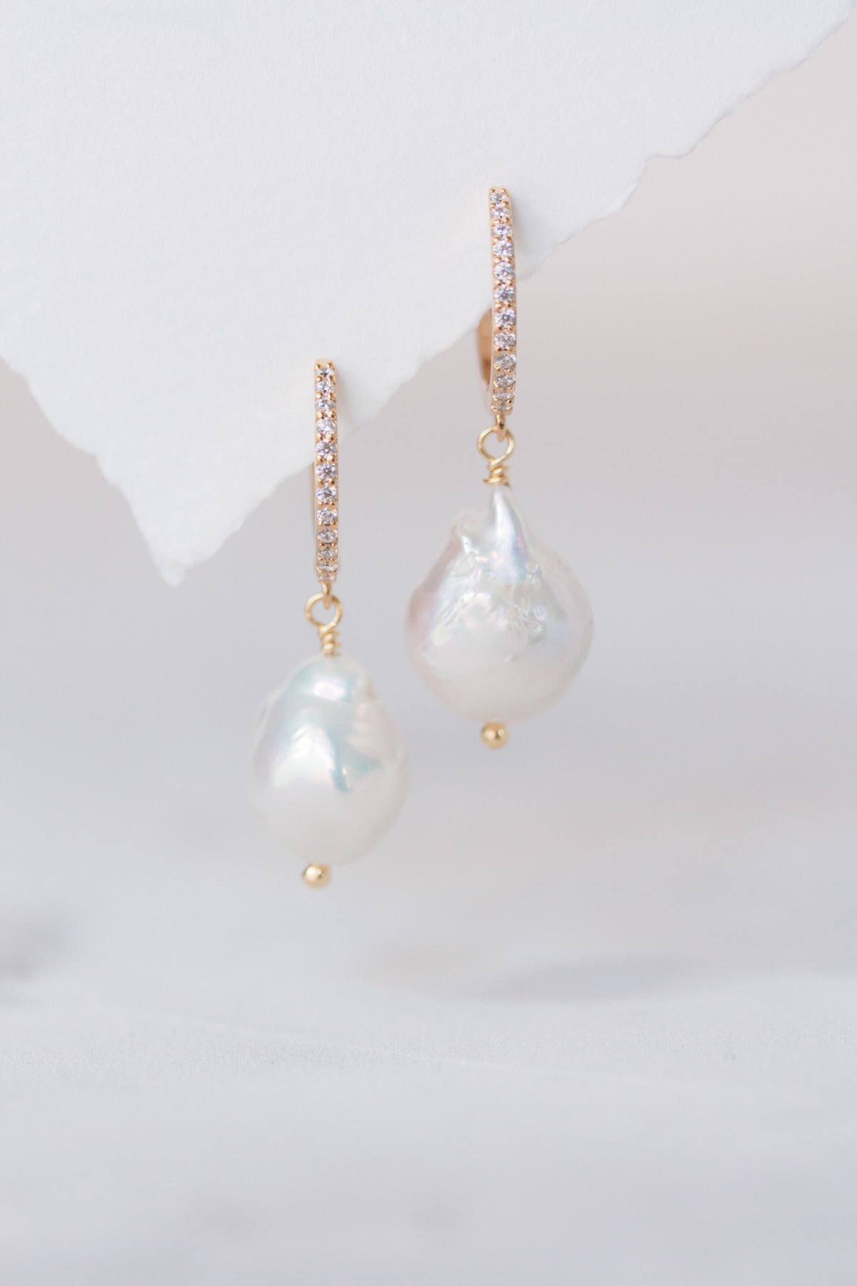 Juvelan Dew-Fresh Ohrringe Gold Baroque-Perlen 3,5 cm