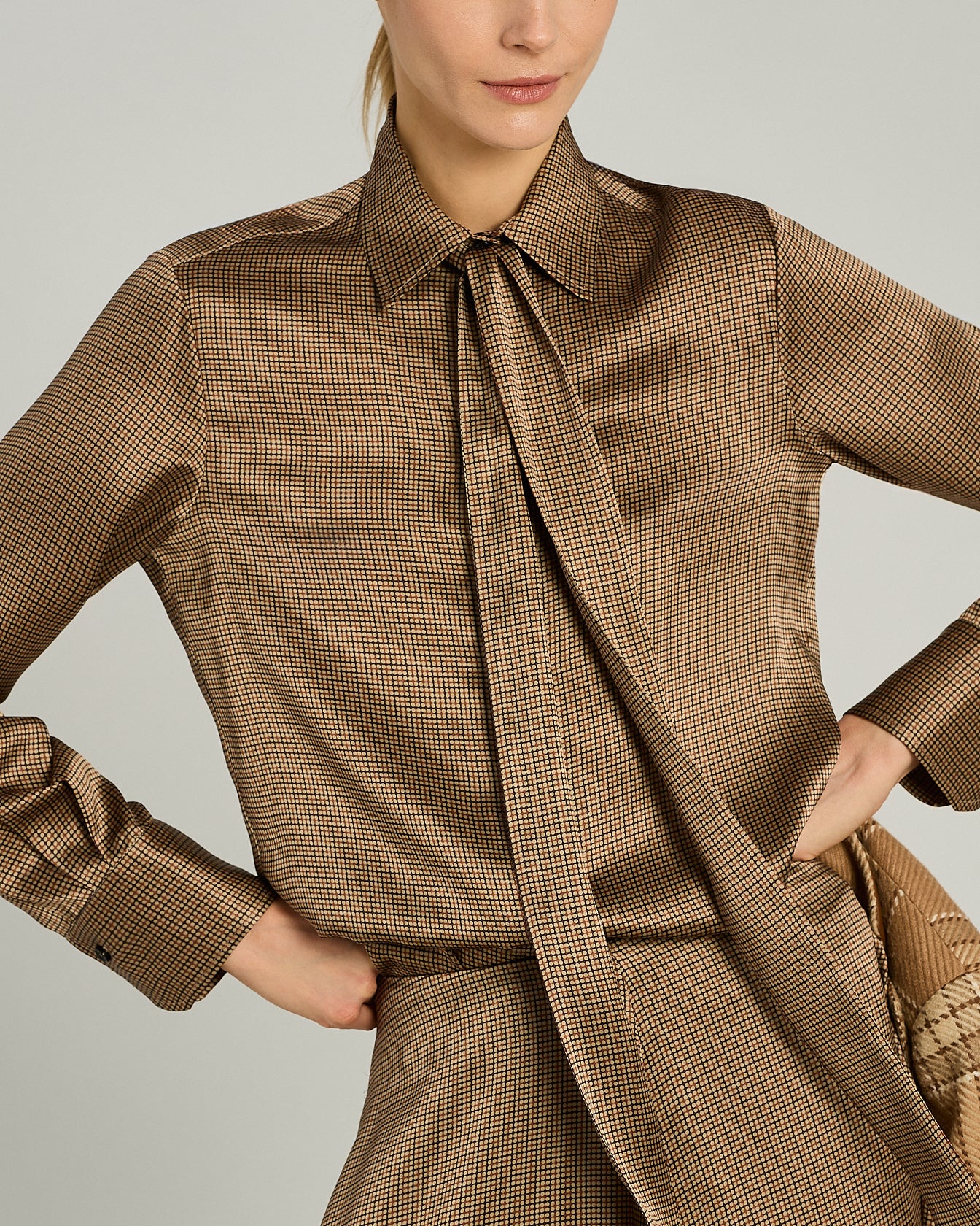 Kiton Shirts Seidenbluse beige-braun Schleife Micro