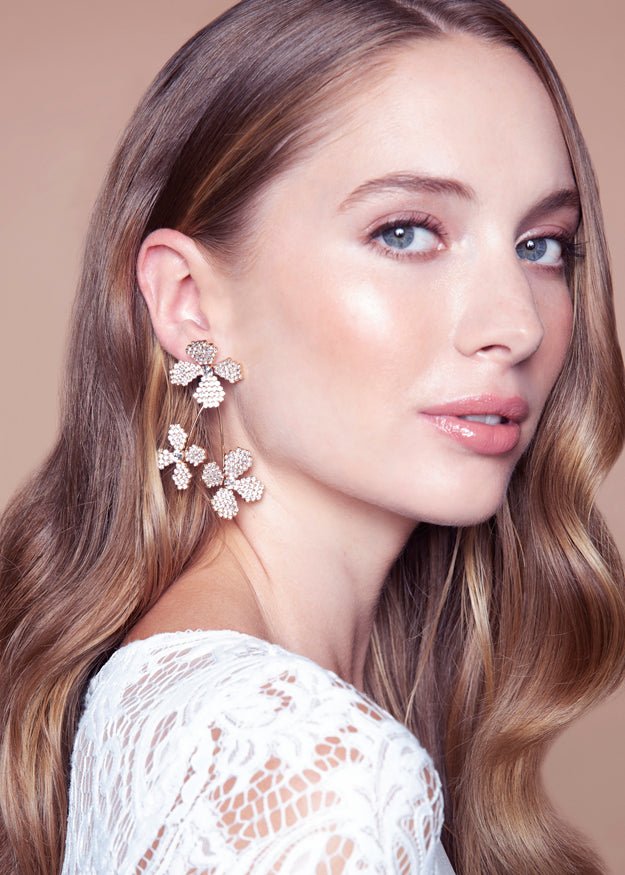 Elizabeth Bower June Bud Chandelier Ohrringe Rhodium Kristall