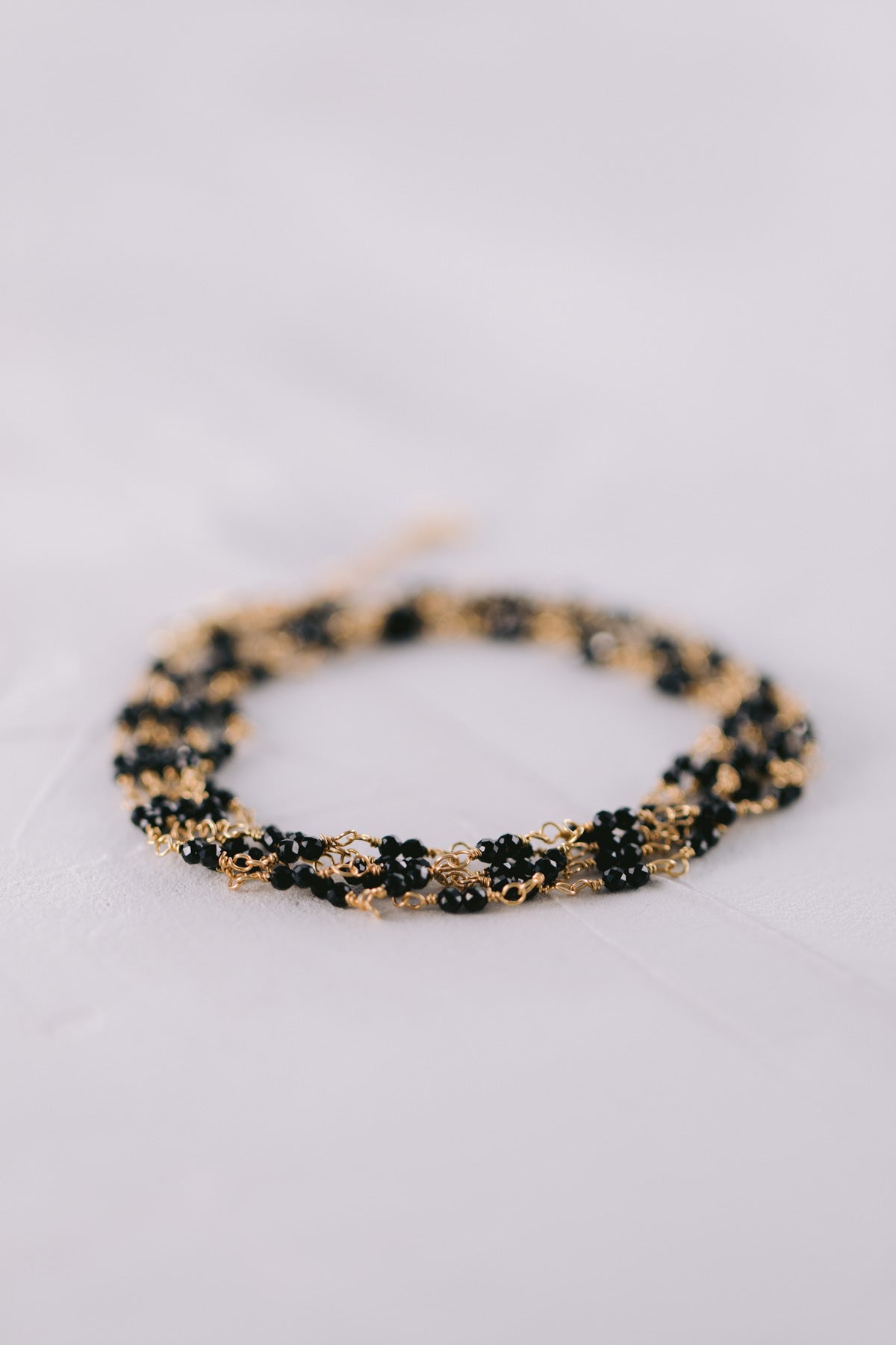 Juvelan Black Chameleon Spinell Wickelarmband Gold 88 cm