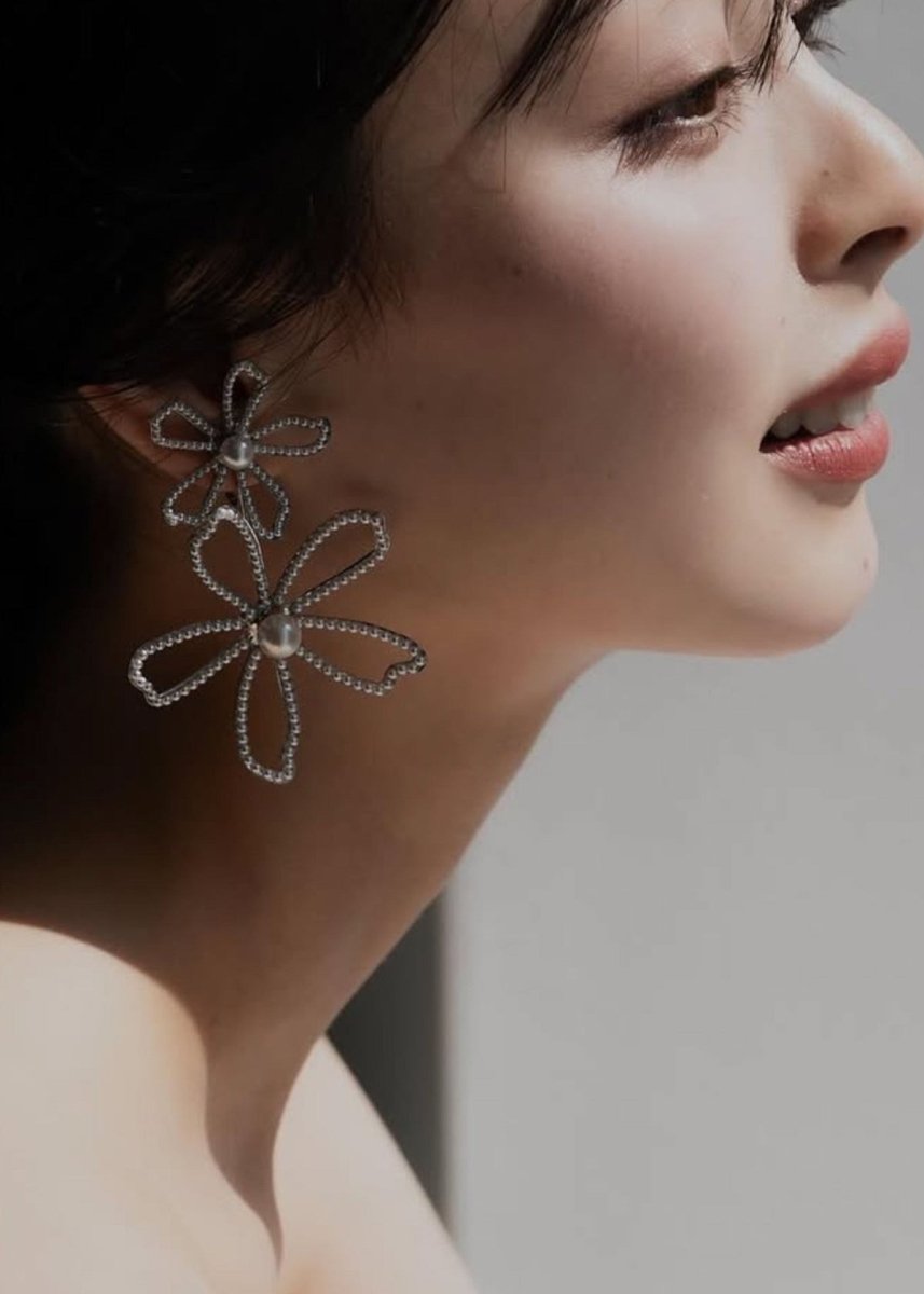 Elizabeth Bower Daisy Dublet Ohrringe Blumen Perlen Gold