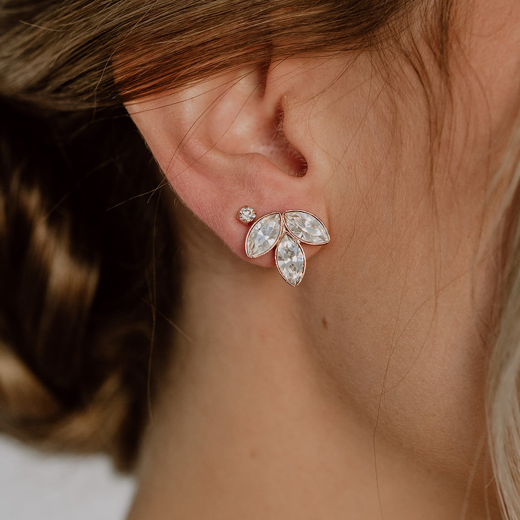 Perlenbräute Kate Ohrstecker Gold white opal wasserfest