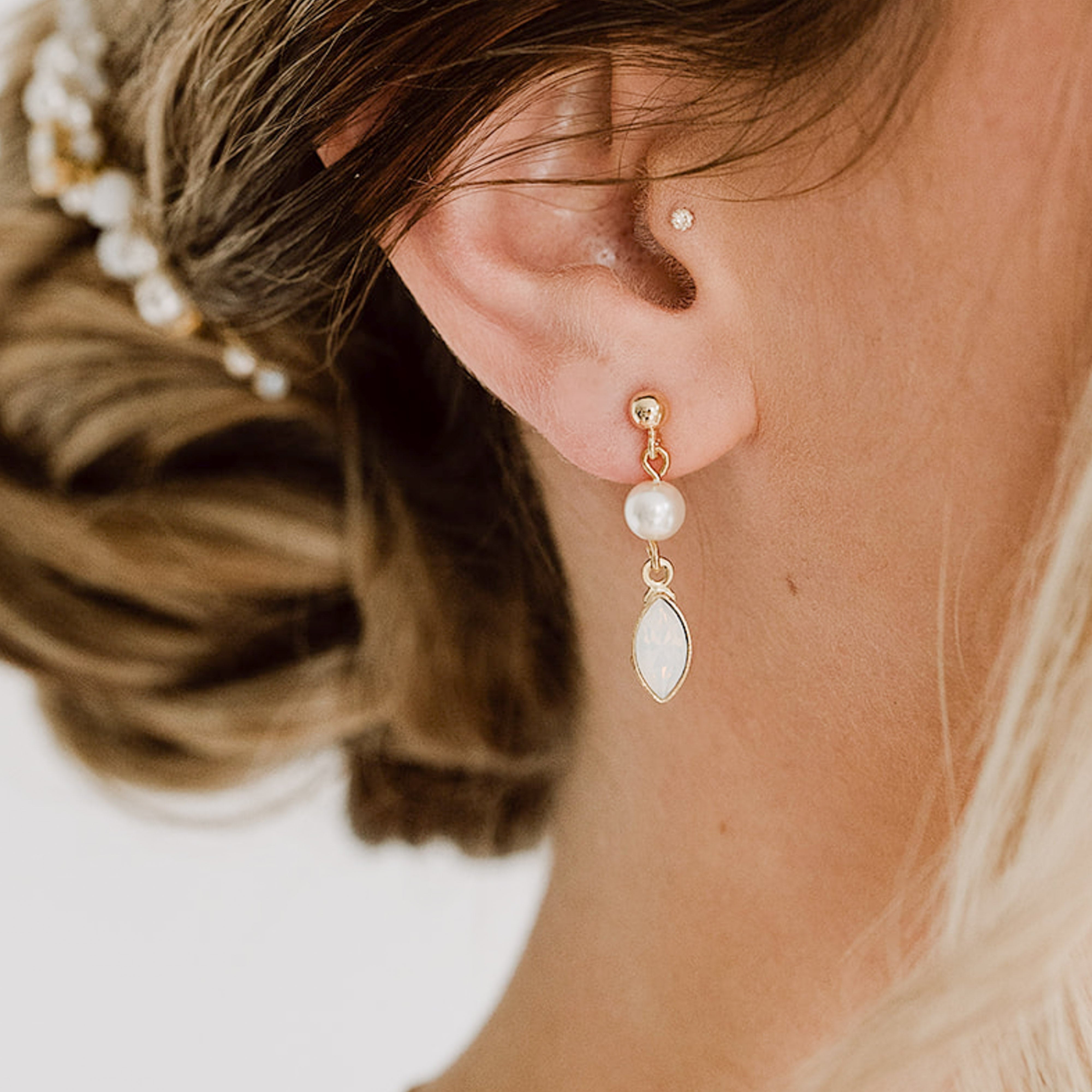 Perlenbräute Kylie Ohrringe Gold Perle Kristall white opal