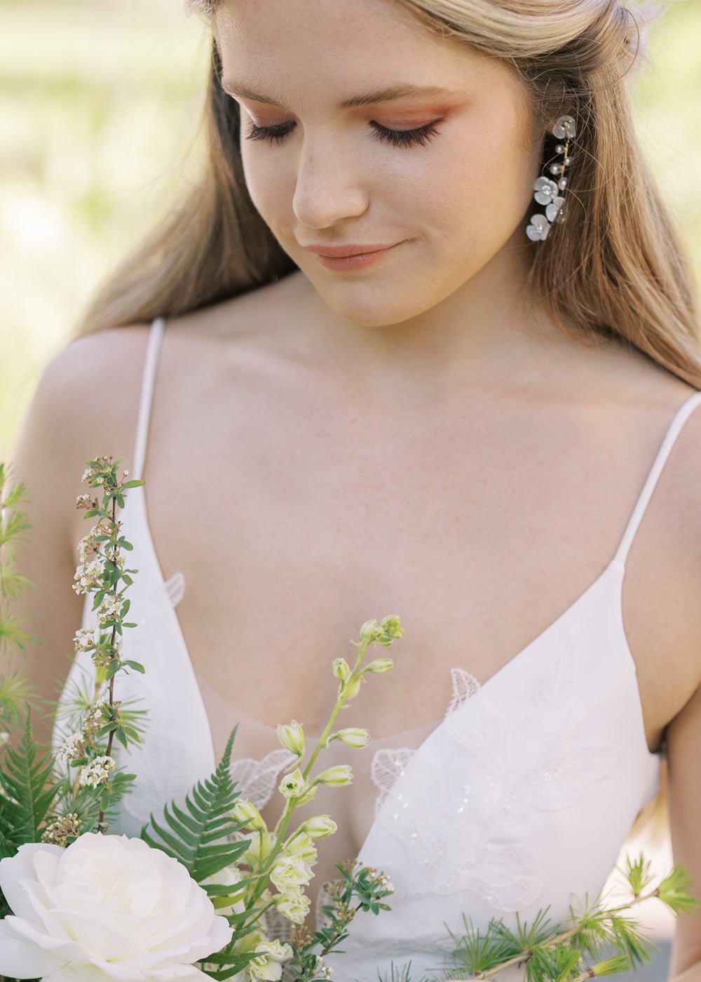 Elizabeth Bower Loretta Gold Braut Ohrringe Blumen Tropfen Stecker