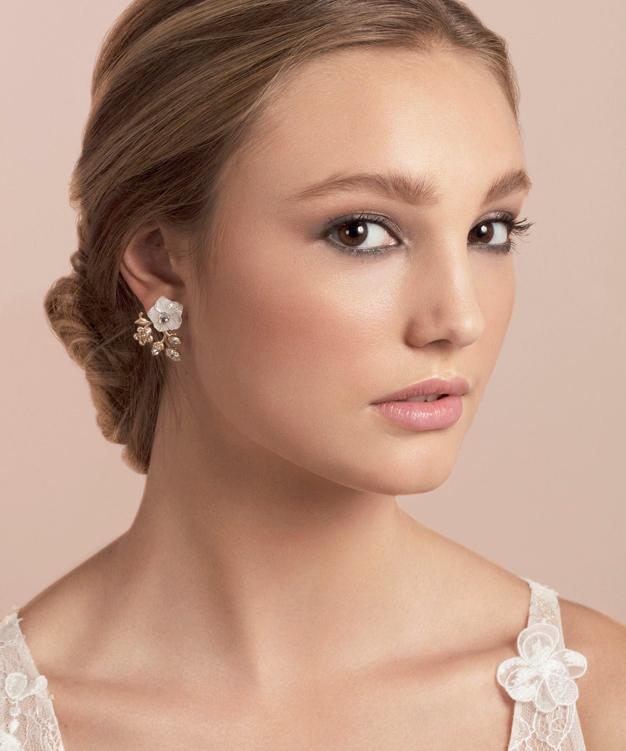 Elizabeth Bower Sakura Petal Ohrstecker Matt Gold