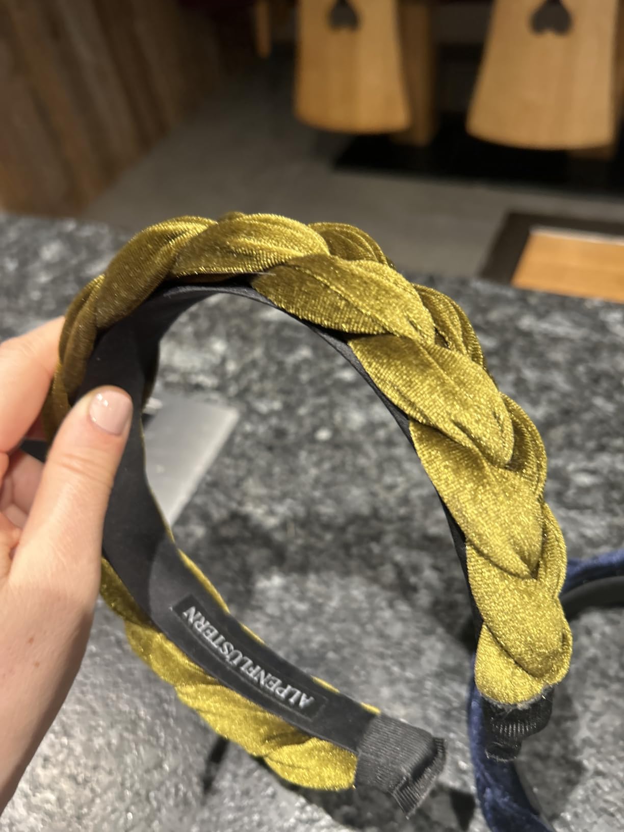 Alpenflüstern DAHEIM ADV132 Haarreif Samt salbei-grün 4 cm