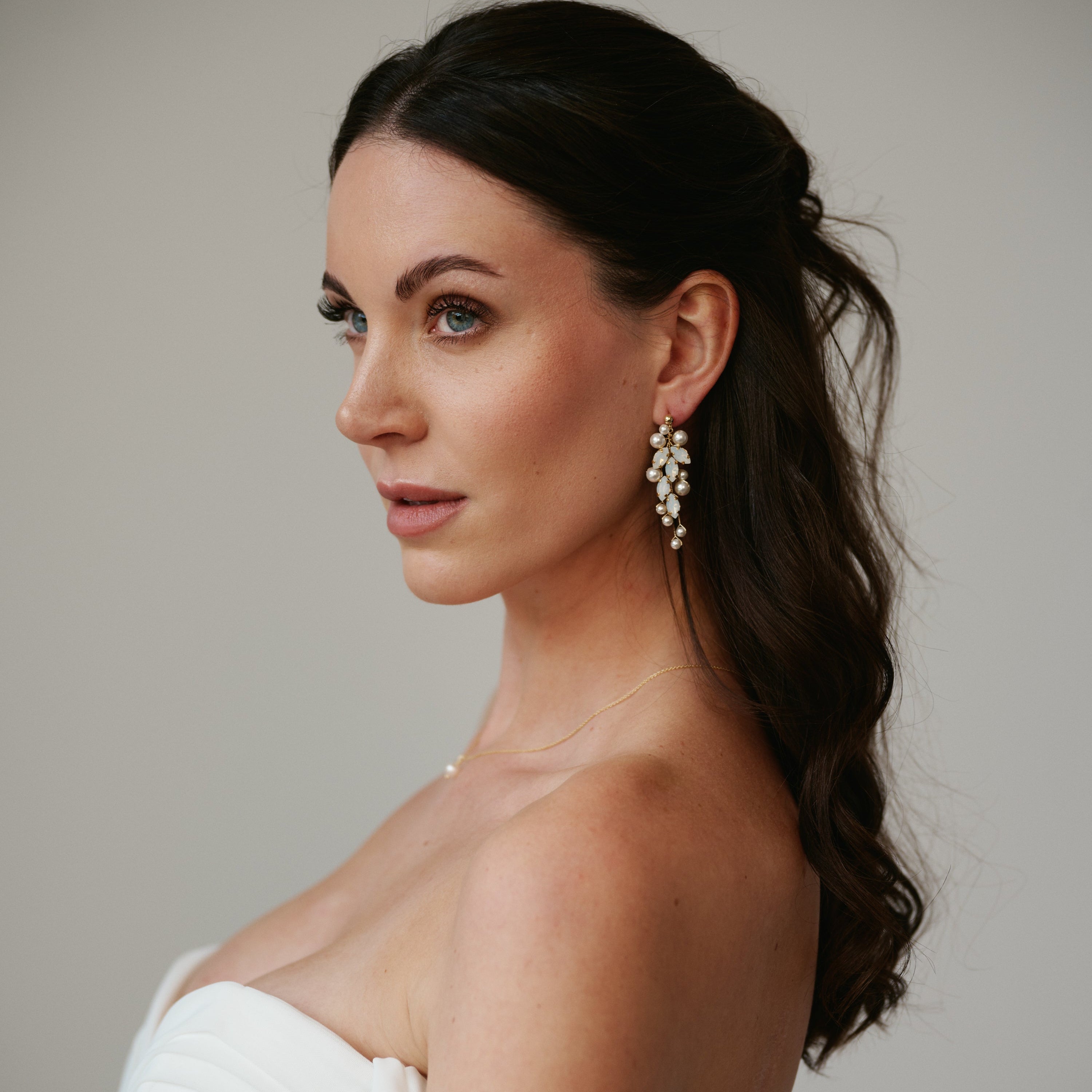 Perlenbräute Anastasia Brautohrringe Perlen Silber white opal