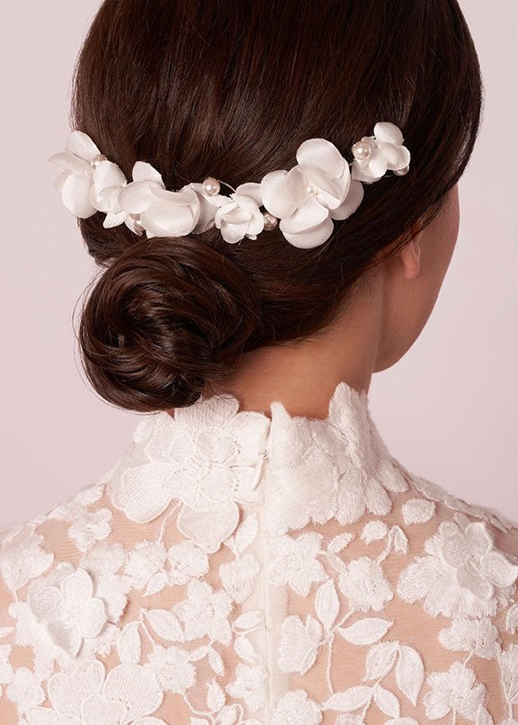 Elizabeth Bower Organna Floral Pearl Haarreif Rhodium Ivory