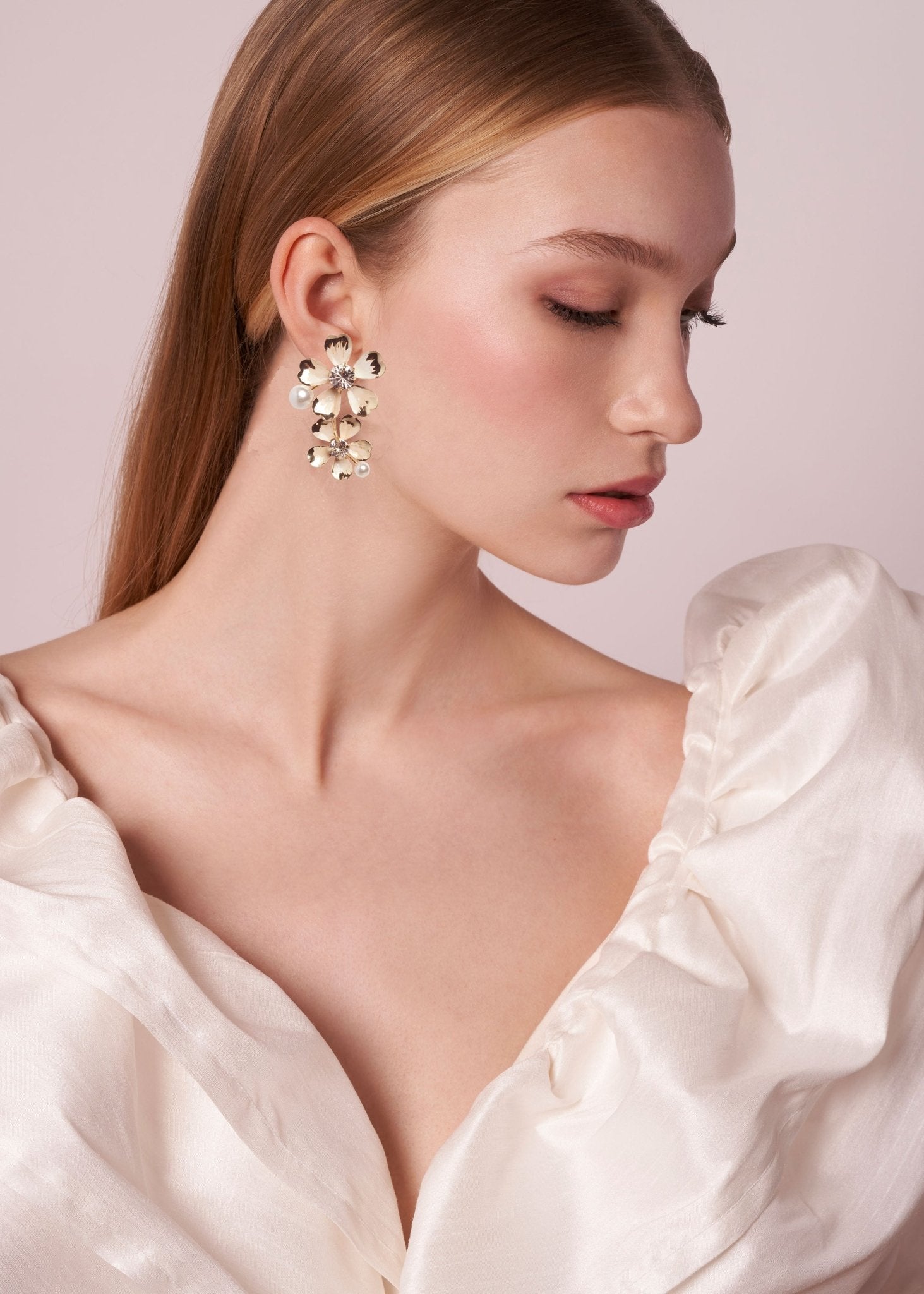 Elizabeth Bower Daisy Double Ohrhänger Gold Perle 80mm