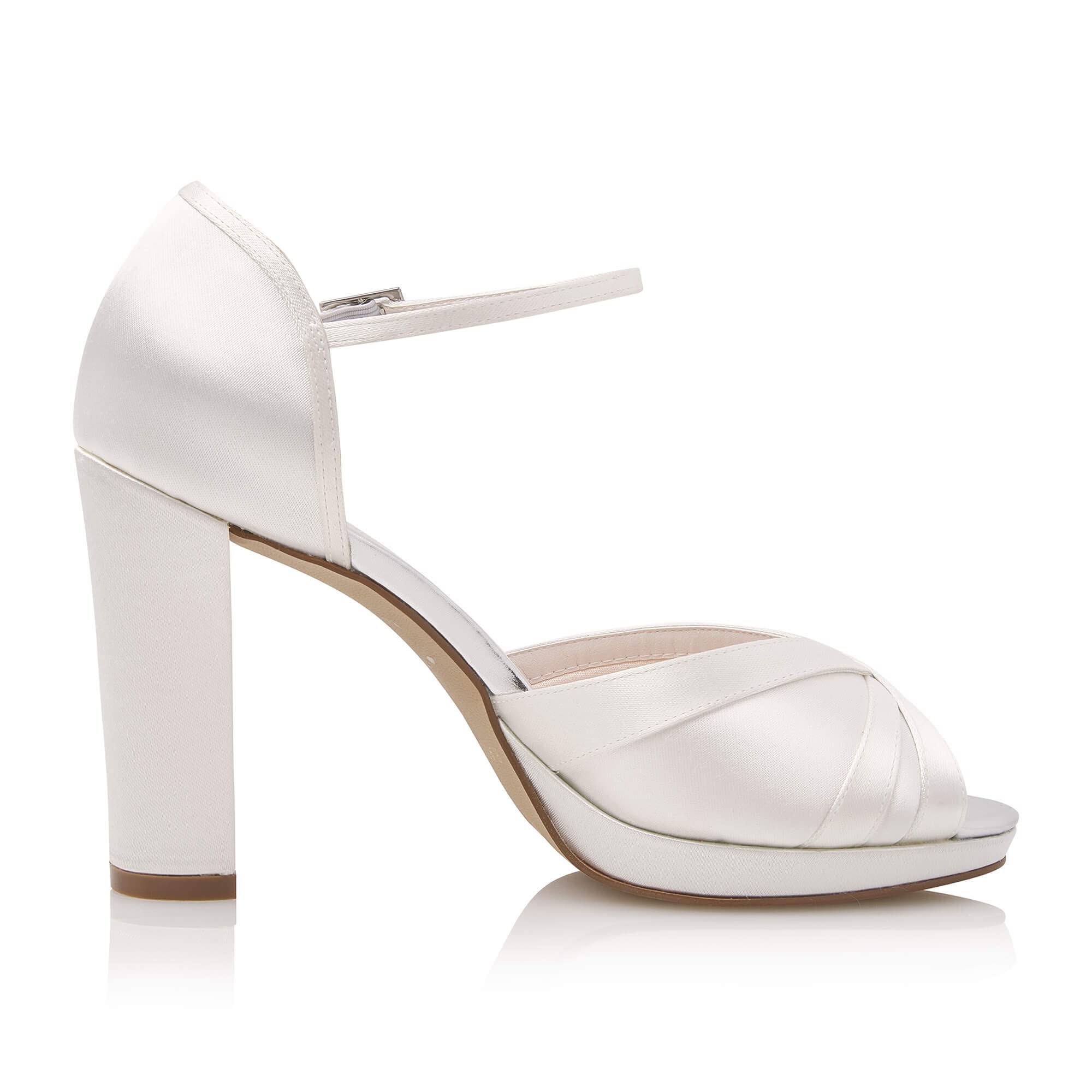Rainbow Club Essentials Range Taara Pumpe Ivory 10 cm Blockabsatz