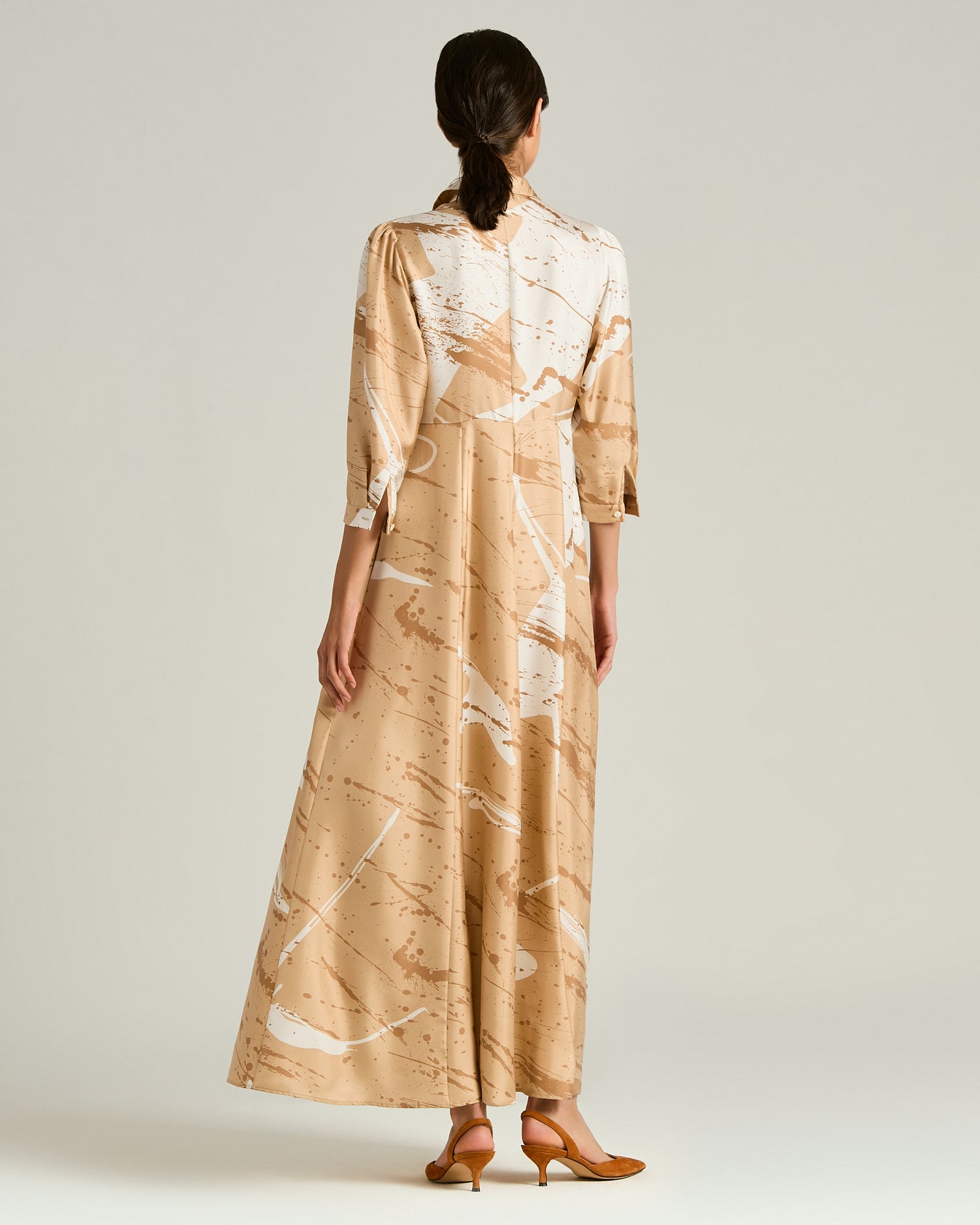 Kiton Dresses Seidenkleid camel lang Print Reine Seide
