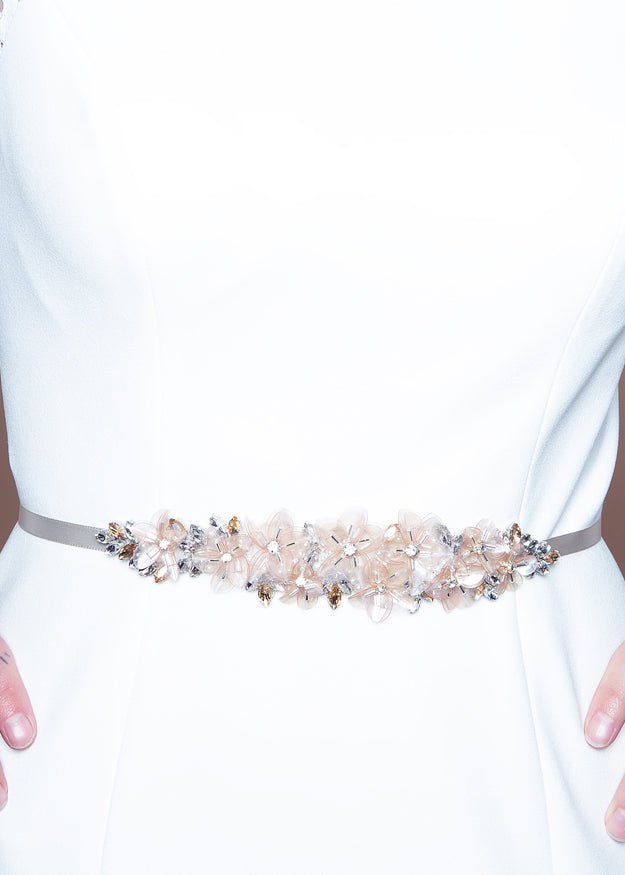 Elizabeth Bower Francine Floral Sash Kurz Brautgürtel