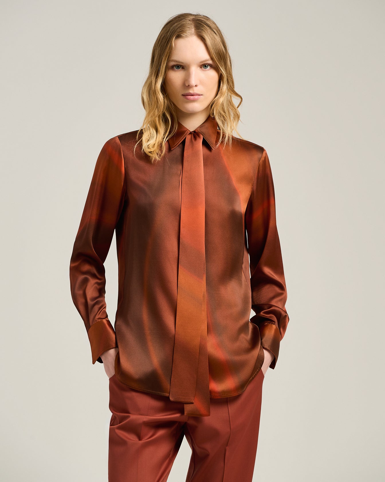 Kiton Schluppenbluse Rost Seiden-Bluse mit Schleife