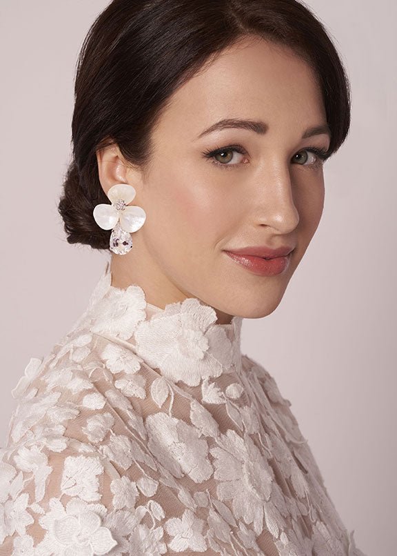Elizabeth Bower Petal Classic Crystal Ohrstecker Rhodium Perle