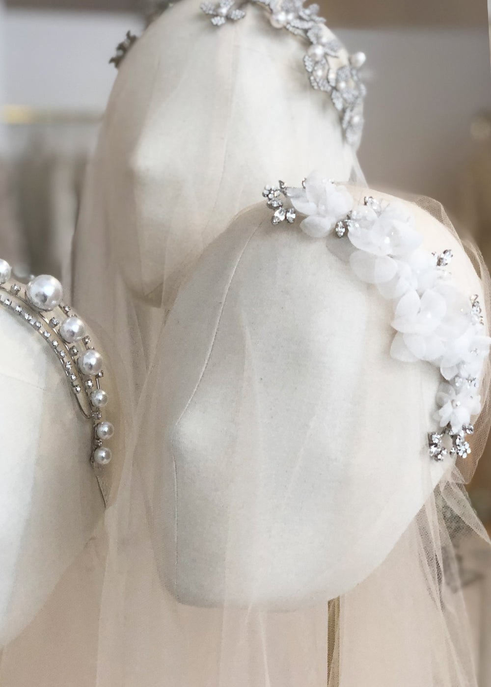 Elizabeth Bower Fabrique Haarkamm Seide Rhodium Ivory