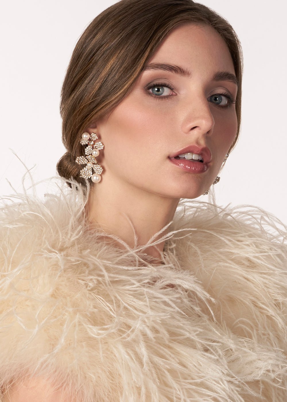 Elizabeth Bower June Pearl Floral Ohrringe Rhodium Tropfen