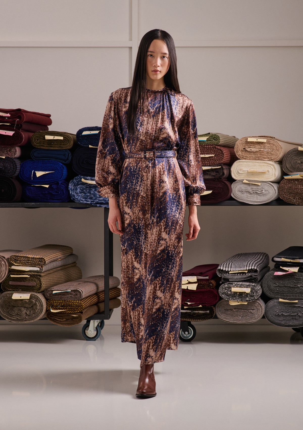 Kiton Seidenkleid Lang Braun Blau Print Größe 40