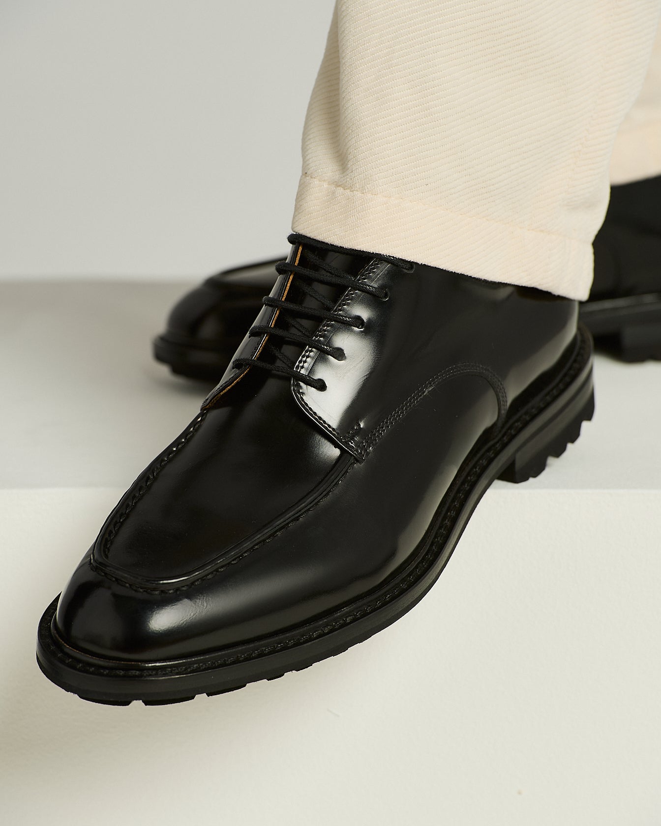 Kiton Shoes Derby Schwarz Kalbsleder Profilsohle