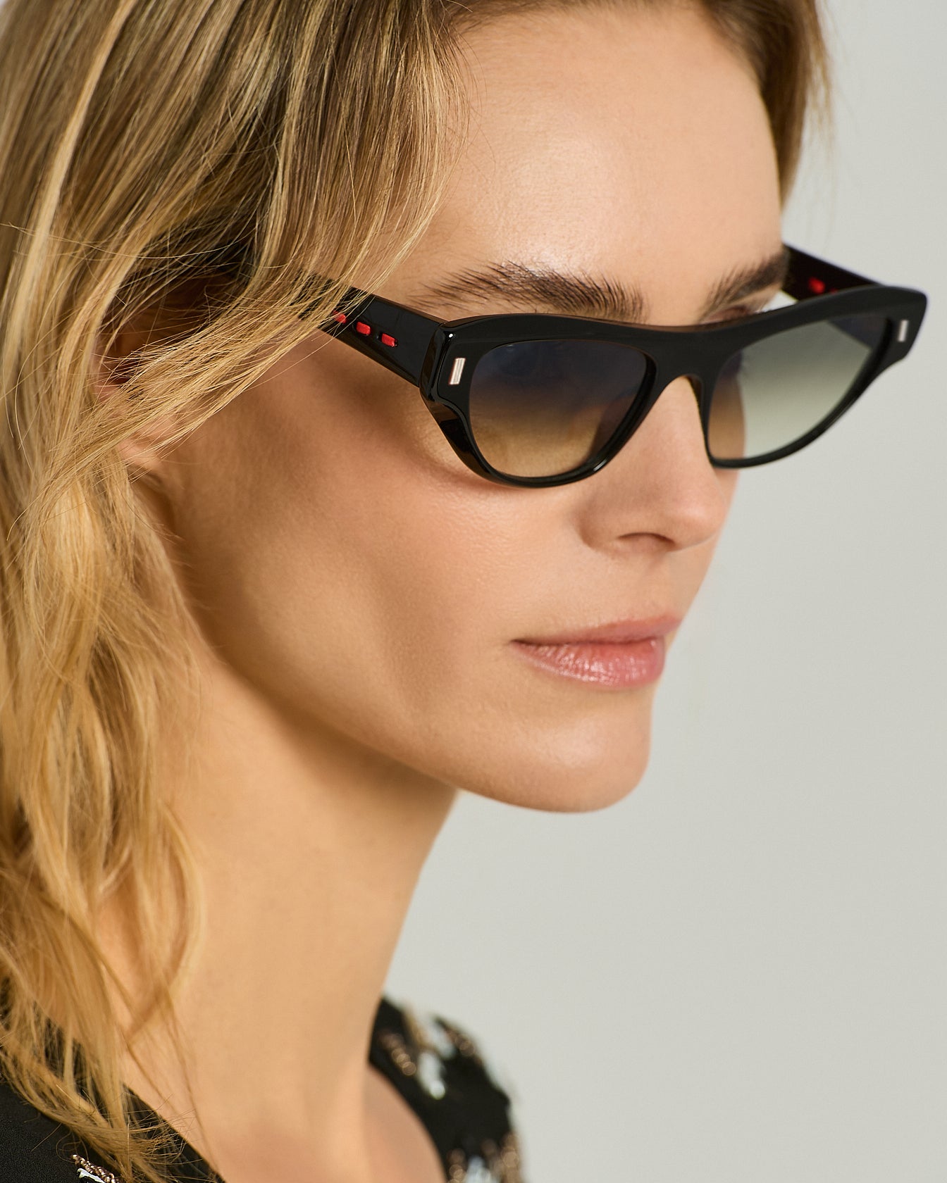 Kiton Sunglasses Cat-Eye Sonnenbrille Schwarz Grau Photochrom
