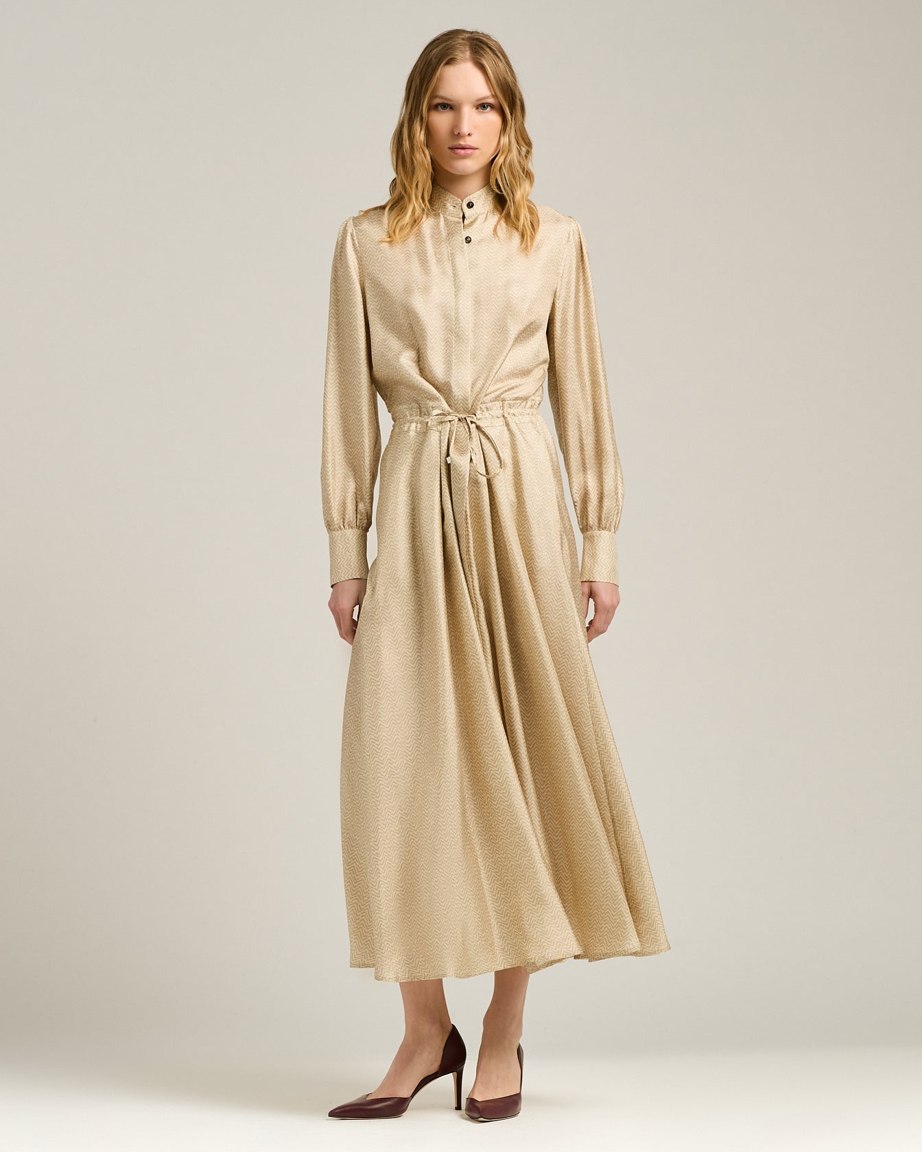 Kiton Dresses Beige Printed Silk Midi Blusenkleid Größe 40