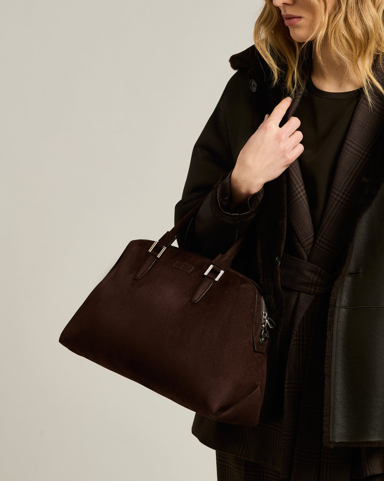 Kiton Kayly Handtasche Wildleder Braun Trapez Hand