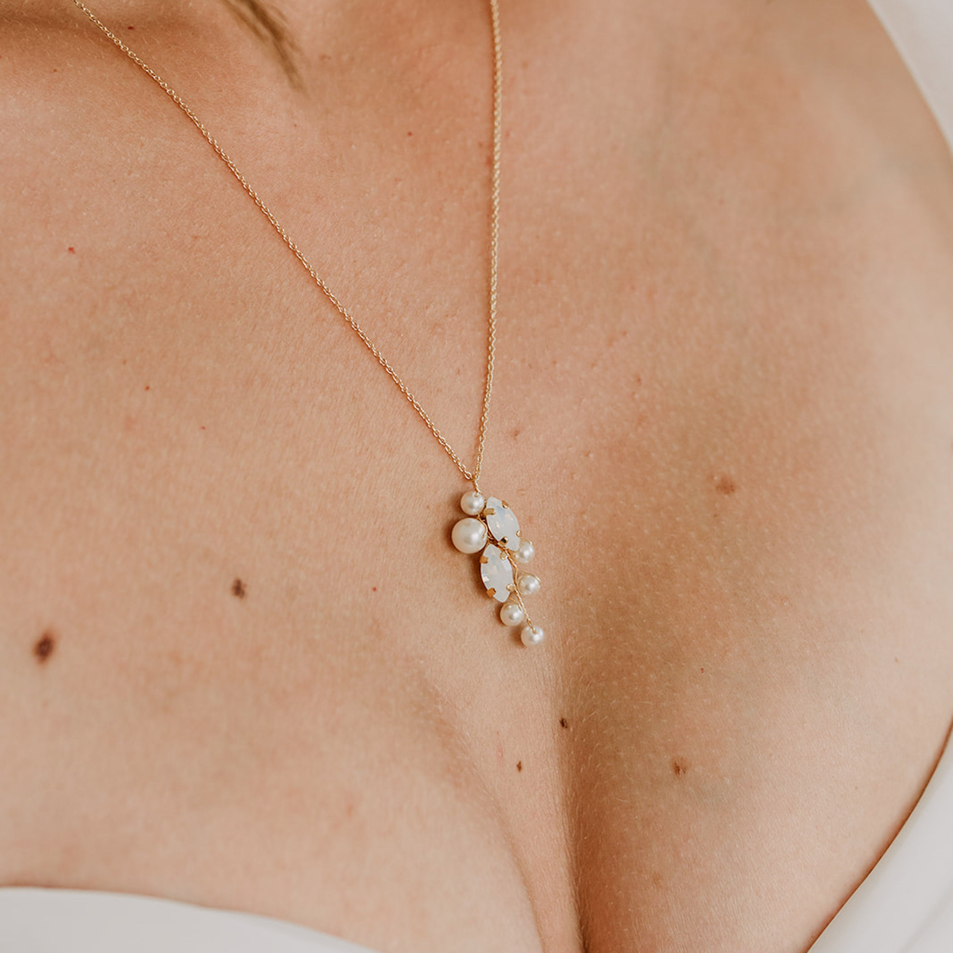Perlenbräute Anastasia Halskette Braut Gold White Opal 45 cm