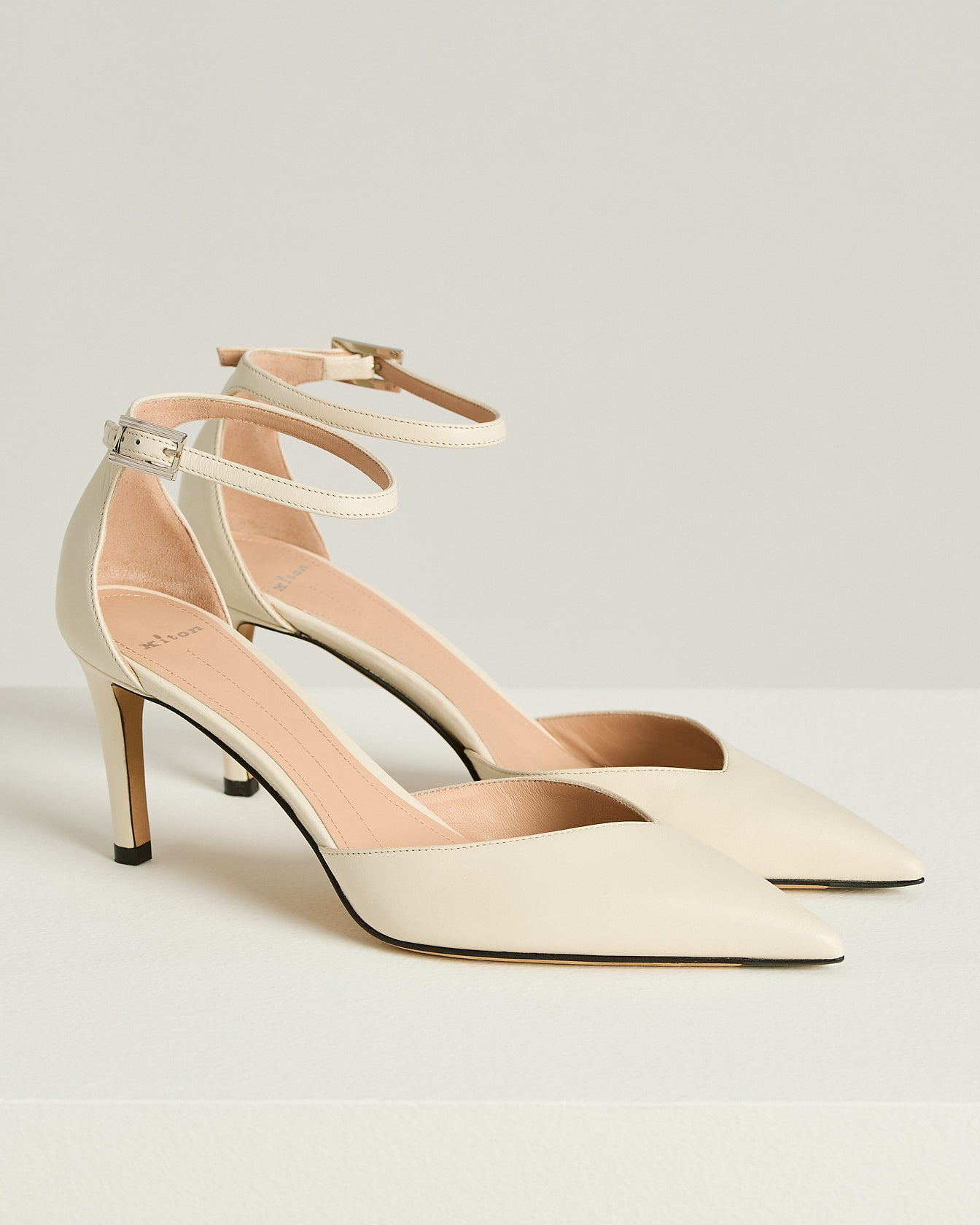 Kiton Pumps Kalbsleder Milchweiß 38 Riemchen